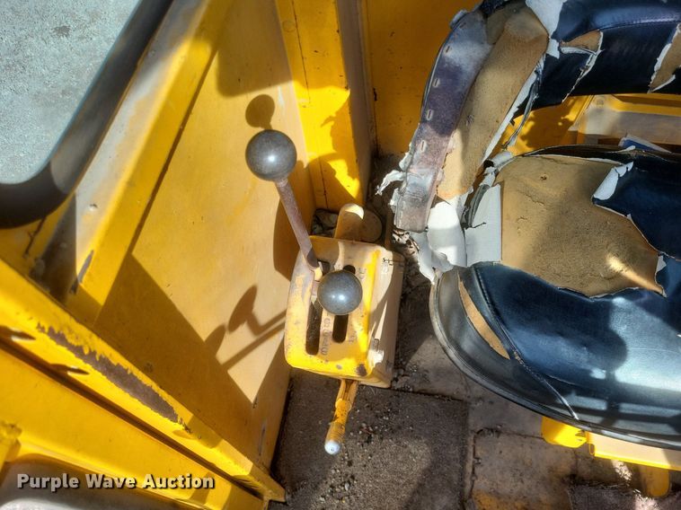 image for item DO4879 1981 John Deere 570A rigid frame motor grader