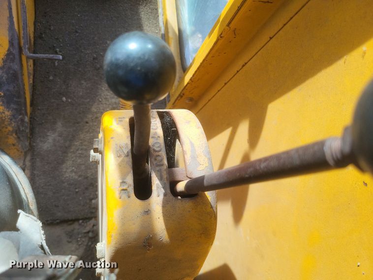 image for item DO4879 1981 John Deere 570A rigid frame motor grader