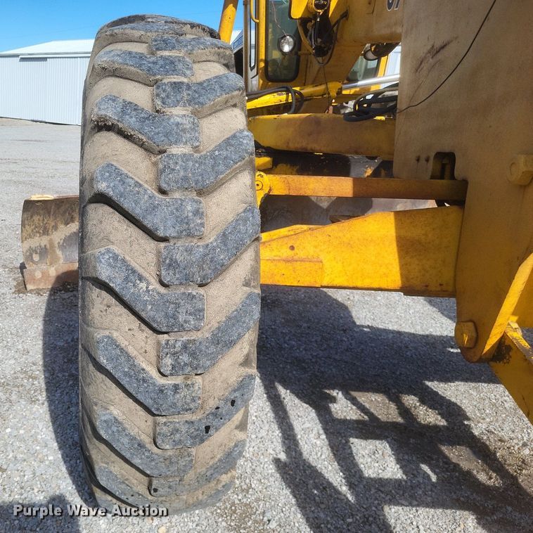 image for item DO4879 1981 John Deere 570A rigid frame motor grader