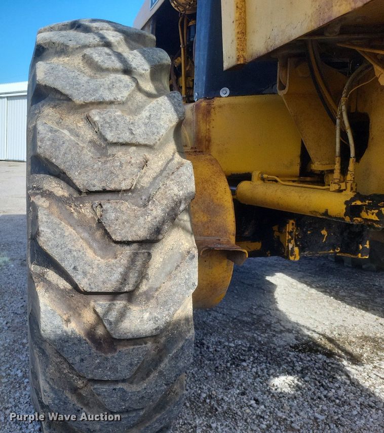 image for item DO4879 1981 John Deere 570A rigid frame motor grader