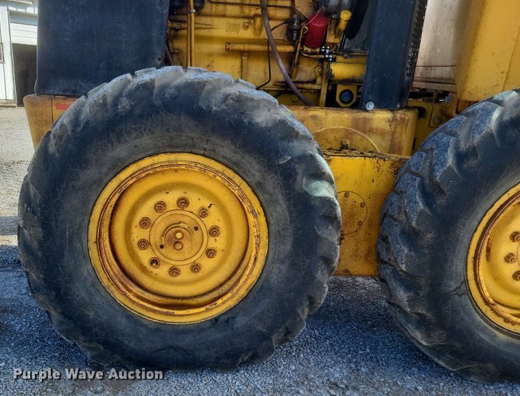 image for item DO4879 1981 John Deere 570A rigid frame motor grader