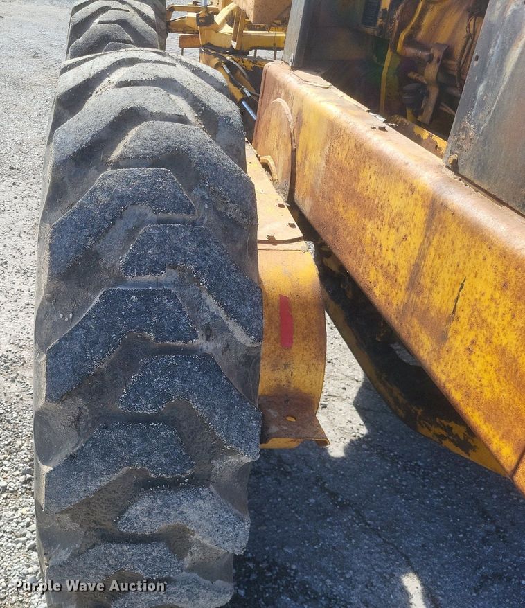 image for item DO4879 1981 John Deere 570A rigid frame motor grader