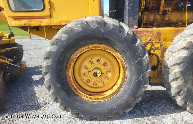 image for item DO4879 1981 John Deere 570A rigid frame motor grader