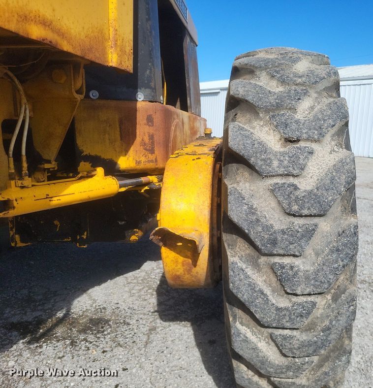 image for item DO4879 1981 John Deere 570A rigid frame motor grader