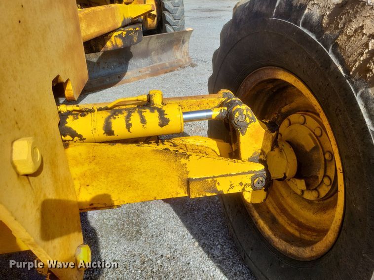 image for item DO4879 1981 John Deere 570A rigid frame motor grader