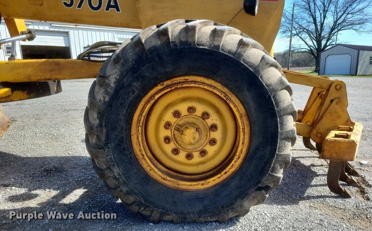 image for item DO4879 1981 John Deere 570A rigid frame motor grader