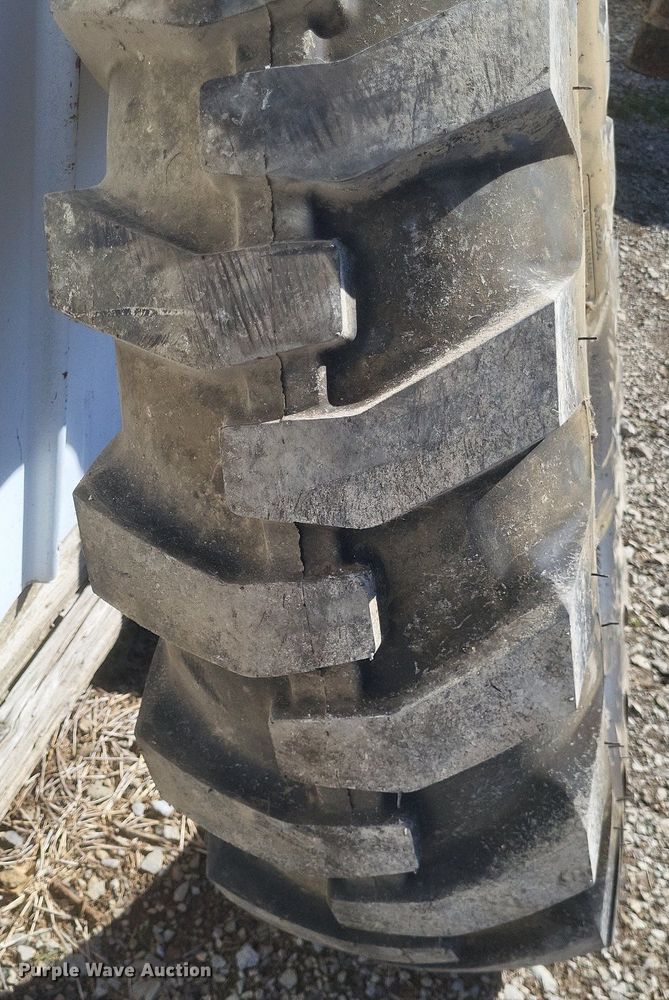 image for item DO4879 1981 John Deere 570A rigid frame motor grader