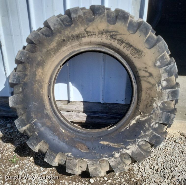 image for item DO4879 1981 John Deere 570A rigid frame motor grader