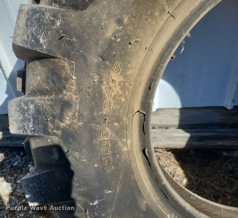 image for item DO4879 1981 John Deere 570A rigid frame motor grader