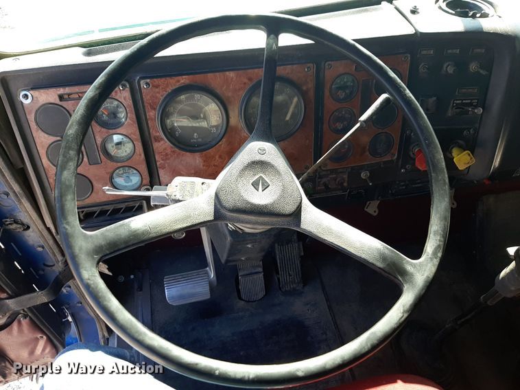 image for item DP2717 1993 International 9400 dump truck