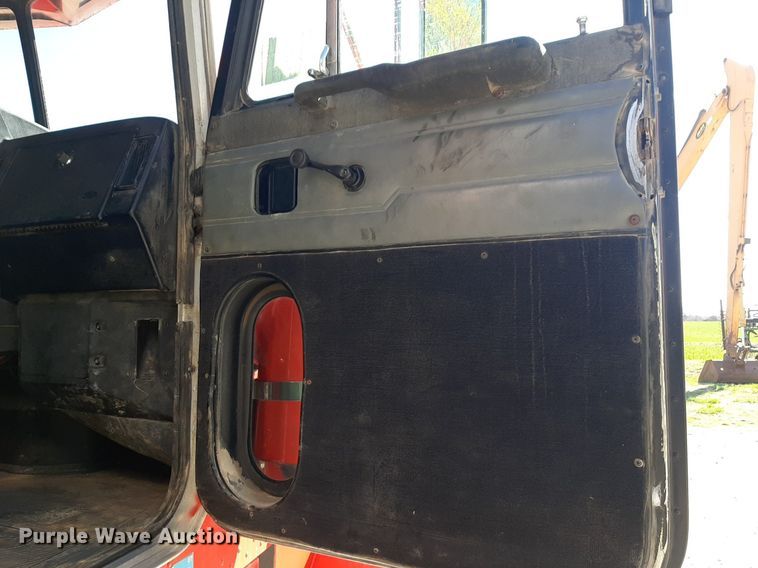 image for item DP2718 1993 Peterbilt 357 dump truck