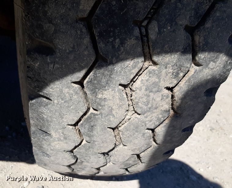 image for item DP2718 1993 Peterbilt 357 dump truck