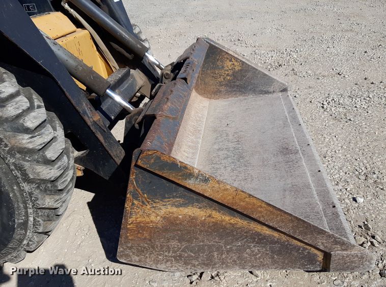 image for item DP2721 1995 New Holland LX865 skid steer loader