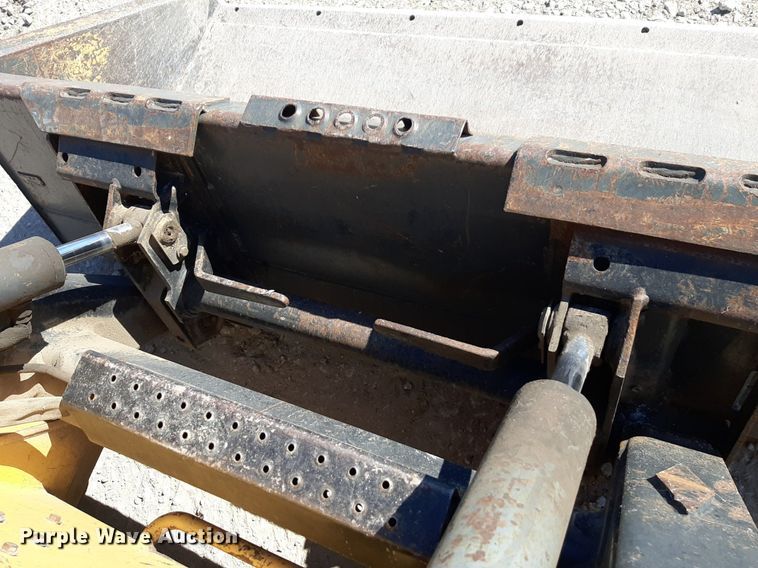 image for item DP2721 1995 New Holland LX865 skid steer loader