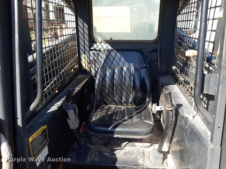 image for item DP2721 1995 New Holland LX865 skid steer loader