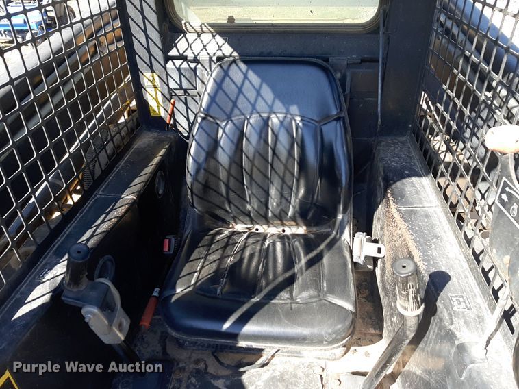 image for item DP2721 1995 New Holland LX865 skid steer loader