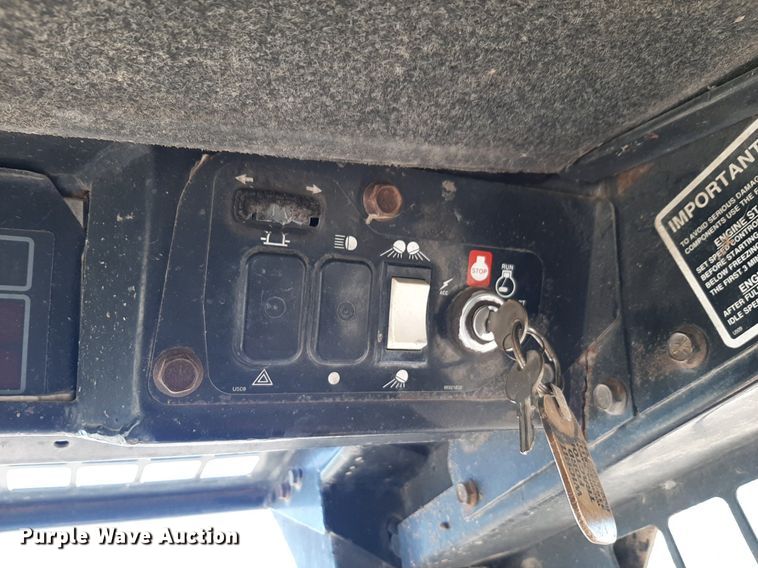 image for item DP2721 1995 New Holland LX865 skid steer loader