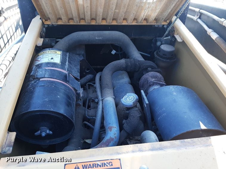 image for item DP2721 1995 New Holland LX865 skid steer loader