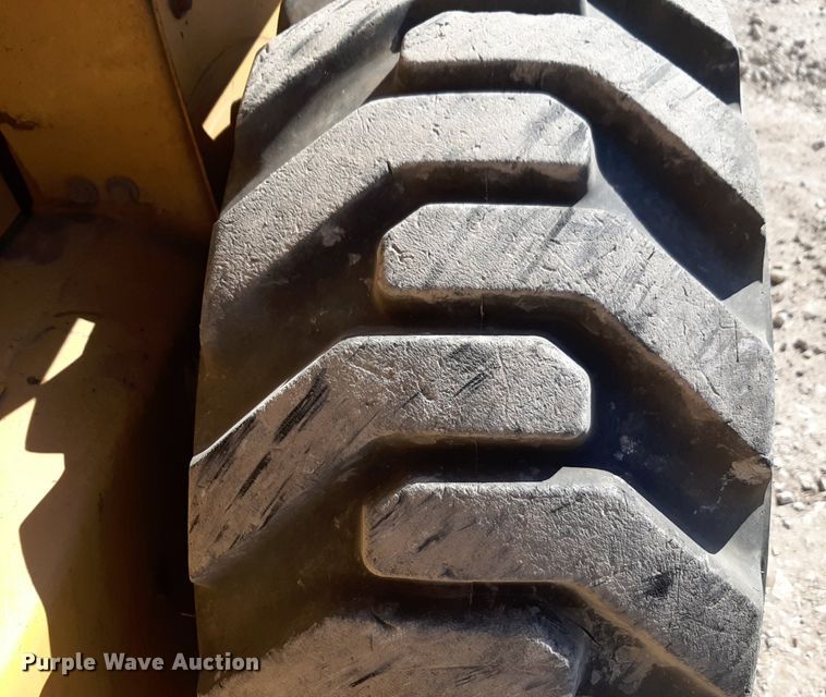 image for item DP2721 1995 New Holland LX865 skid steer loader