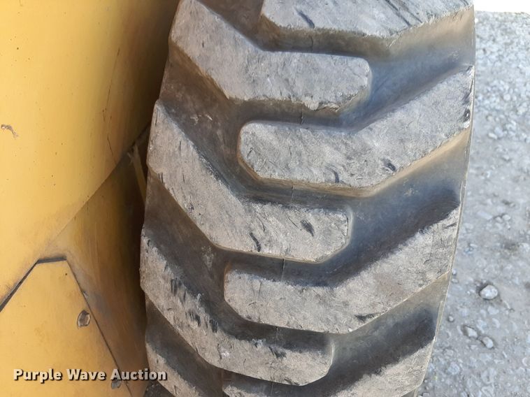 image for item DP2721 1995 New Holland LX865 skid steer loader