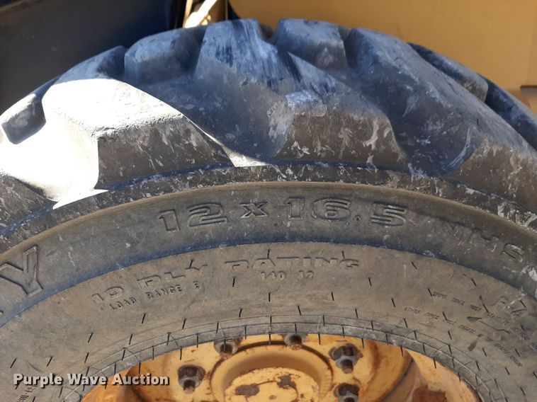 image for item DP2721 1995 New Holland LX865 skid steer loader