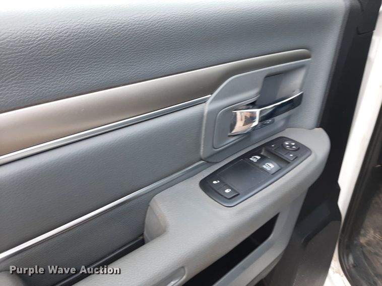 image for item DP2737 2017 Dodge Ram 4500 flatbed truck