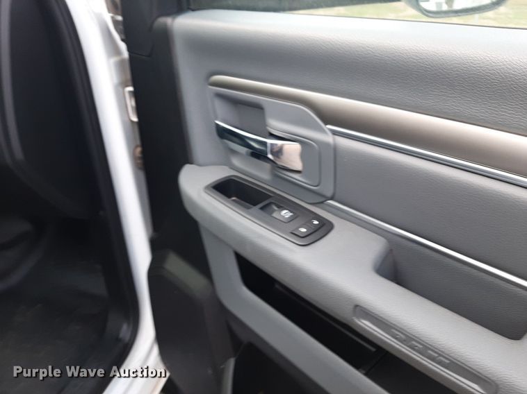 image for item DP2737 2017 Dodge Ram 4500 flatbed truck