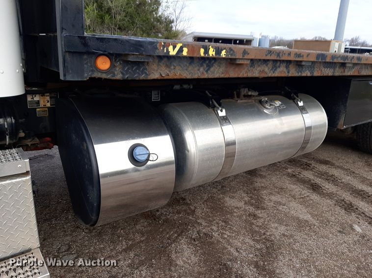 image for item DP2738 2020 Peterbilt  348 flatbed truck