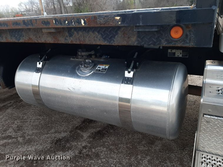 image for item DP2738 2020 Peterbilt  348 flatbed truck