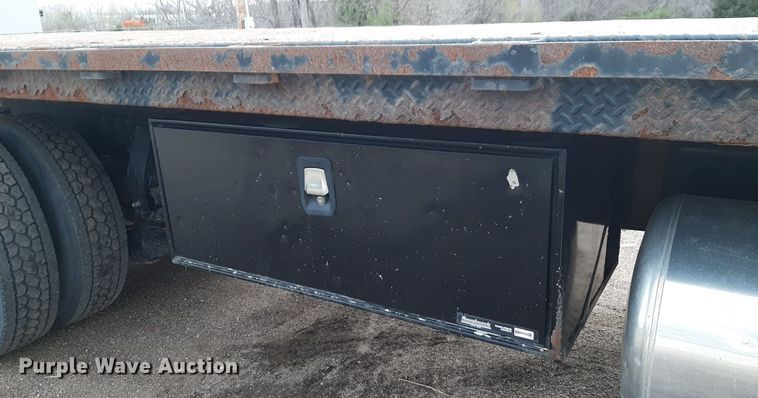 image for item DP2738 2020 Peterbilt  348 flatbed truck