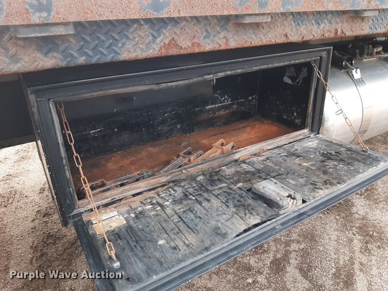 image for item DP2738 2020 Peterbilt  348 flatbed truck