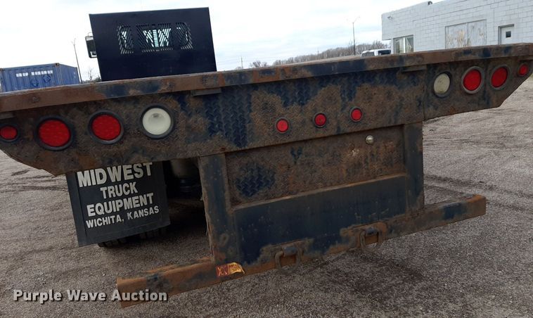 image for item DP2738 2020 Peterbilt  348 flatbed truck