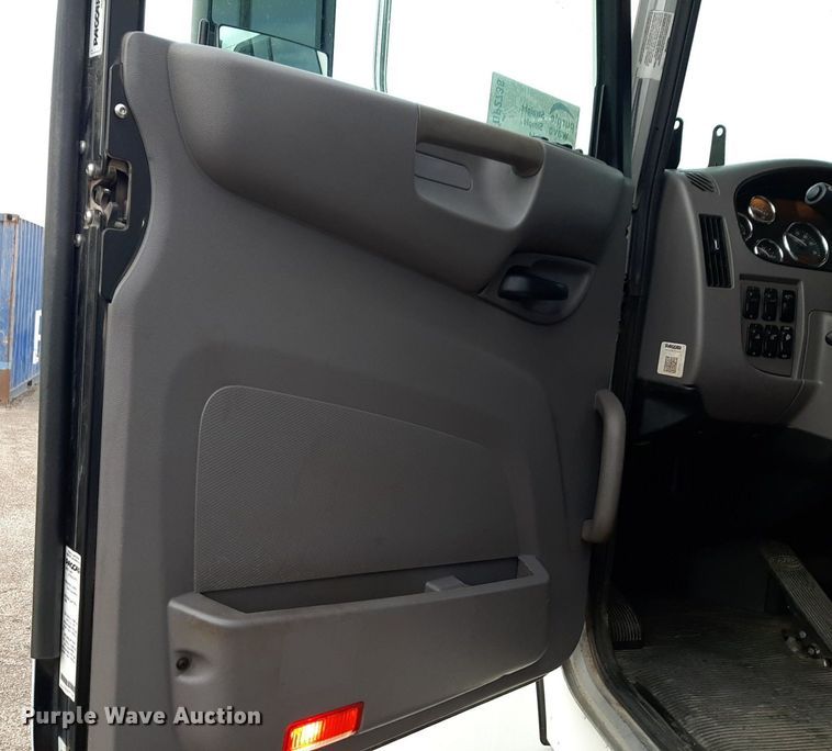 image for item DP2738 2020 Peterbilt  348 flatbed truck