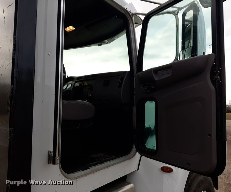 image for item DP2738 2020 Peterbilt  348 flatbed truck