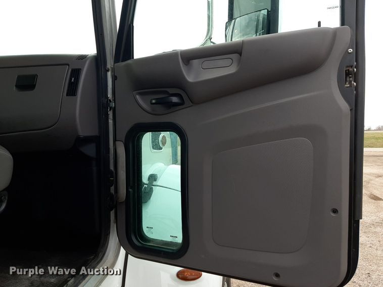 image for item DP2738 2020 Peterbilt  348 flatbed truck