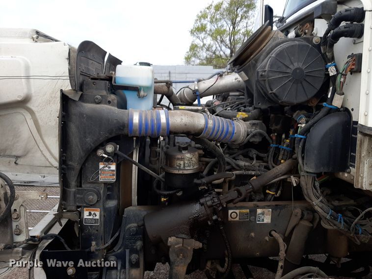 image for item DP2738 2020 Peterbilt  348 flatbed truck