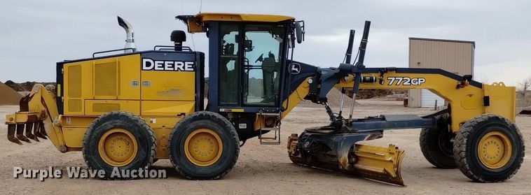 image for item DQ6007 2011 John Deere 772G motor grader