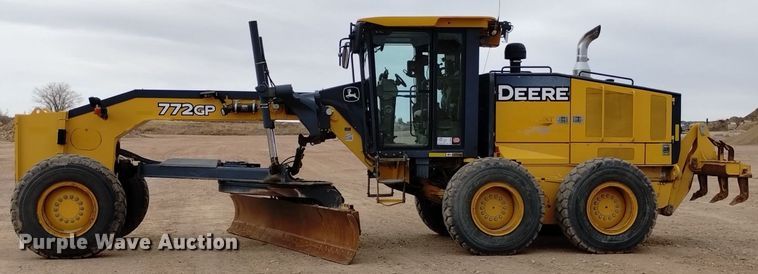 image for item DQ6007 2011 John Deere 772G motor grader
