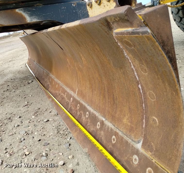 image for item DQ6007 2011 John Deere 772G motor grader