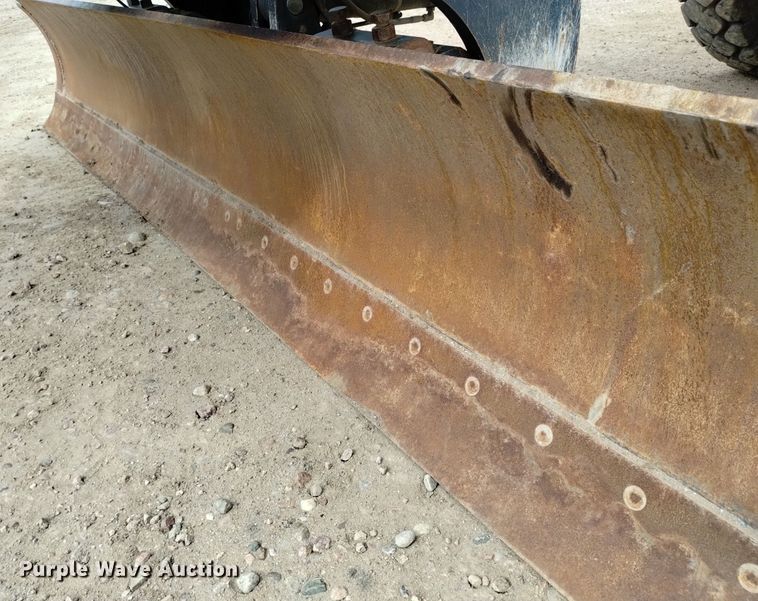 image for item DQ6007 2011 John Deere 772G motor grader