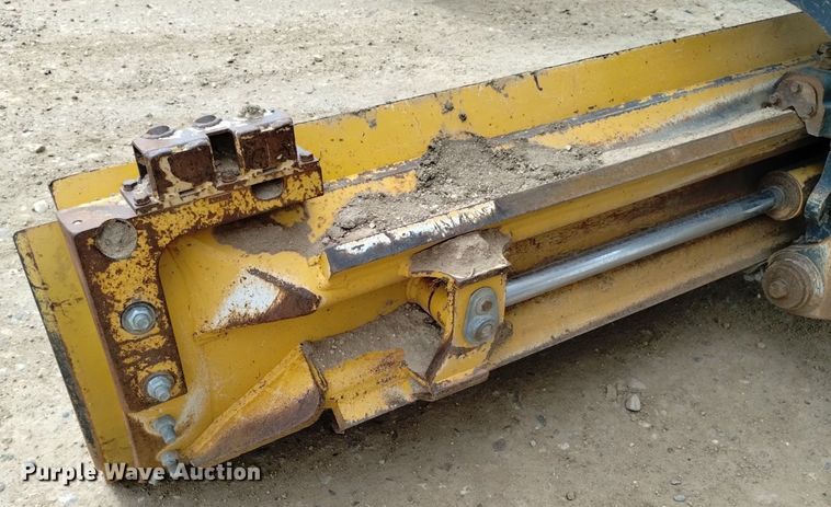 image for item DQ6007 2011 John Deere 772G motor grader