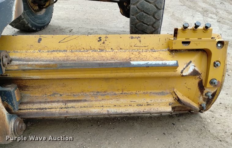 image for item DQ6007 2011 John Deere 772G motor grader