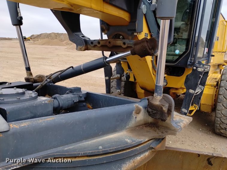 image for item DQ6007 2011 John Deere 772G motor grader