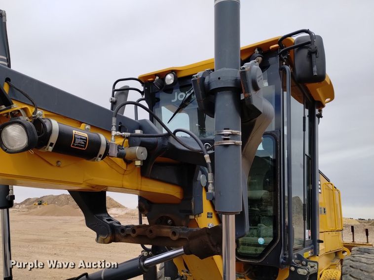 image for item DQ6007 2011 John Deere 772G motor grader