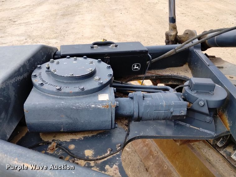 image for item DQ6007 2011 John Deere 772G motor grader