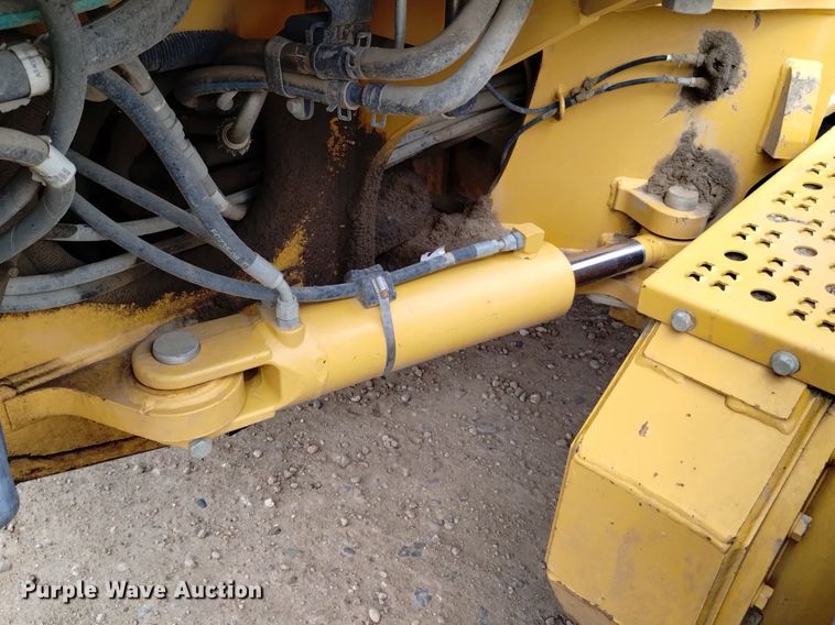 image for item DQ6007 2011 John Deere 772G motor grader