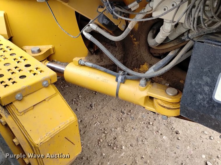 image for item DQ6007 2011 John Deere 772G motor grader