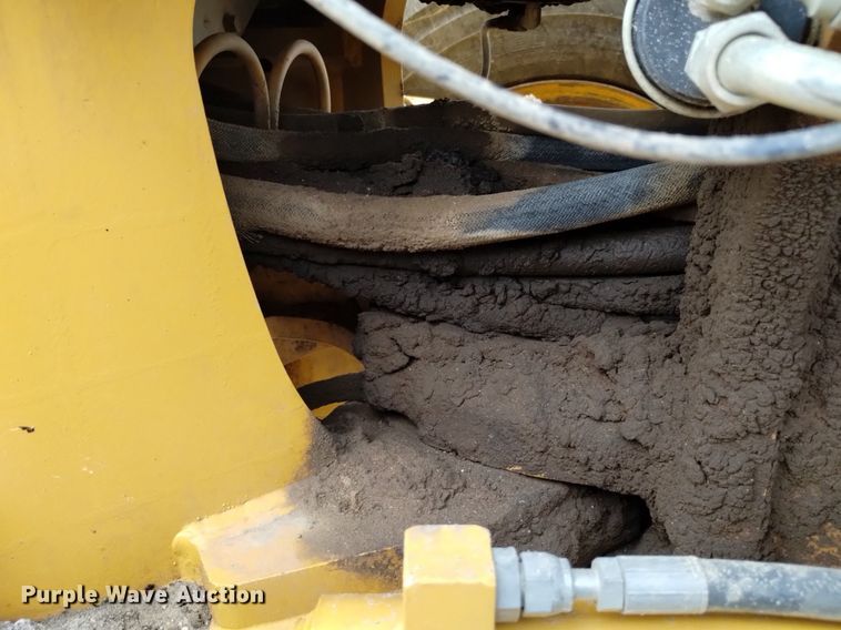 image for item DQ6007 2011 John Deere 772G motor grader