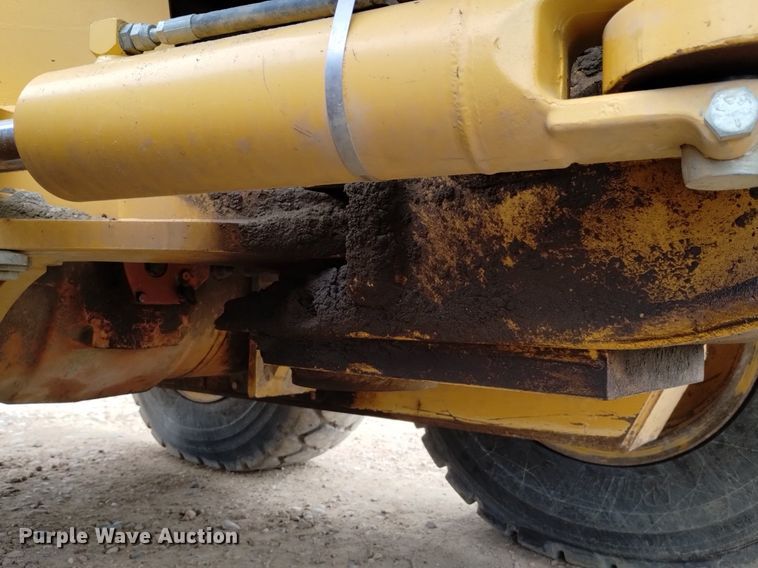 image for item DQ6007 2011 John Deere 772G motor grader