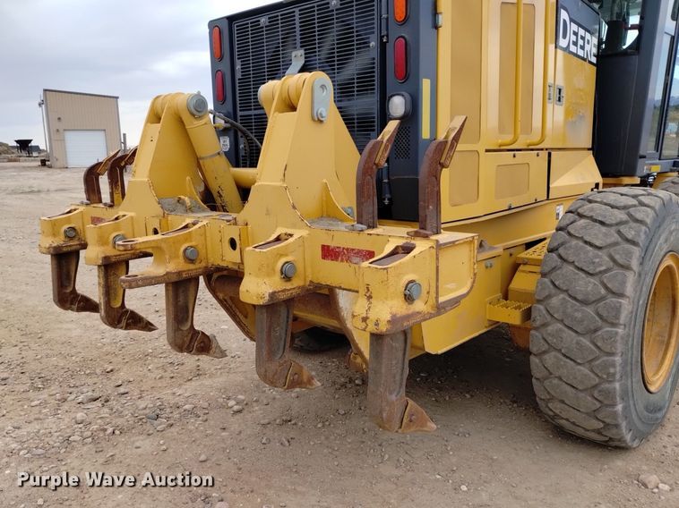 image for item DQ6007 2011 John Deere 772G motor grader